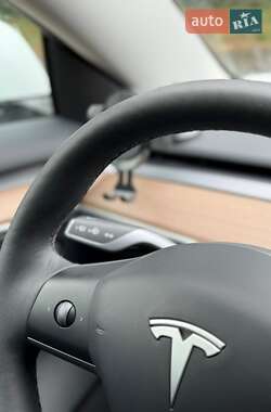 Седан Tesla Model 3 2023 в 