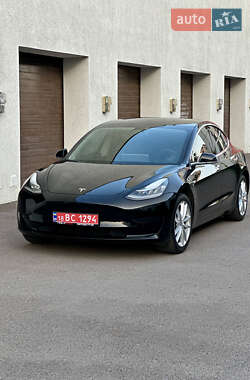 Седан Tesla Model 3 2020 в 