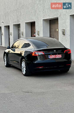 Седан Tesla Model 3 2020 в 
