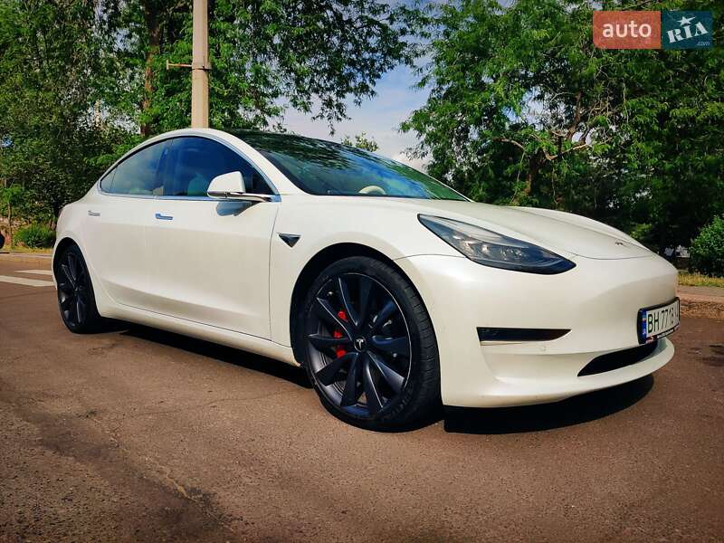Седан Tesla Model 3 2020 в Миколаєві