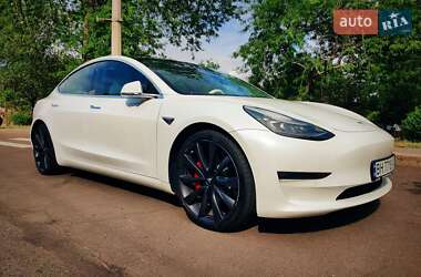 Седан Tesla Model 3 2020 в 
