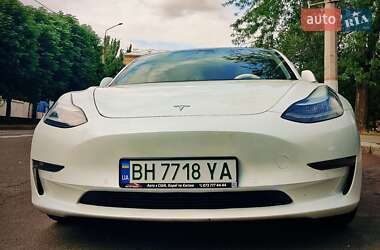 Седан Tesla Model 3 2020 в 