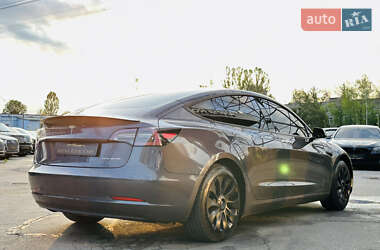 Седан Tesla Model 3 2022 в 