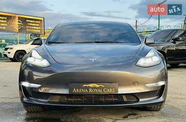 Седан Tesla Model 3 2022 в 