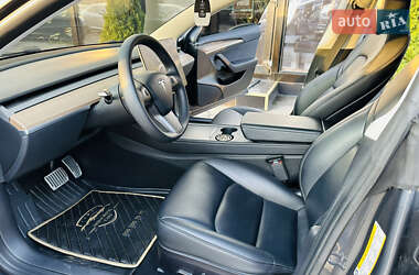 Седан Tesla Model 3 2022 в 