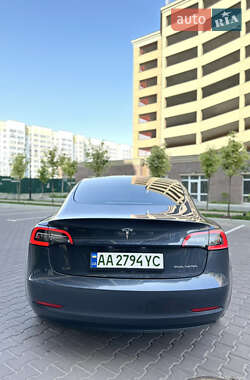 Седан Tesla Model 3 2022 в 