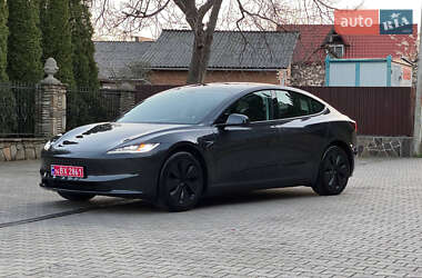 Седан Tesla Model 3 2024 в 