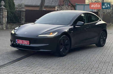Седан Tesla Model 3 2024 в 