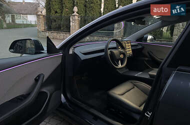 Седан Tesla Model 3 2024 в 