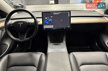 Седан Tesla Model 3 2021 в 
