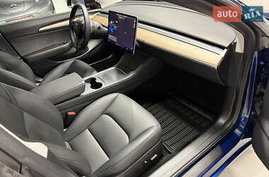 Седан Tesla Model 3 2021 в 