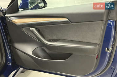 Седан Tesla Model 3 2021 в 