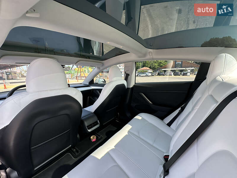 Седан Tesla Model 3 2023 в Одессе