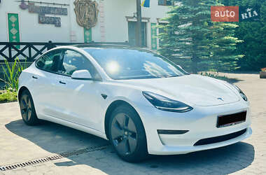 Седан Tesla Model 3 2022 в 