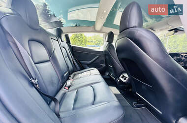 Седан Tesla Model 3 2022 в 
