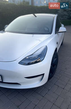 Седан Tesla Model 3 2022 в 