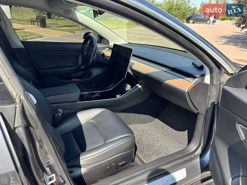 Седан Tesla Model 3 2019 в Киеве