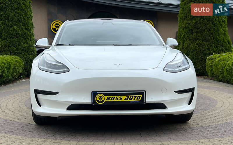 Седан Tesla Model 3 2017 в Львове