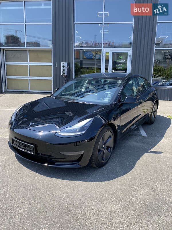 Седан Tesla Model 3 2021 в 