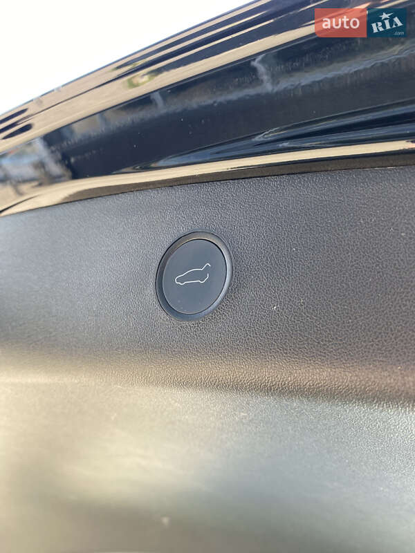 Седан Tesla Model 3 2021 в Києві