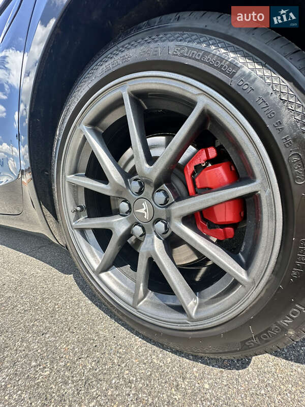 Седан Tesla Model 3 2021 в Киеве