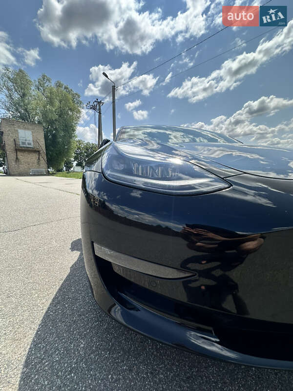 Седан Tesla Model 3 2021 в Киеве