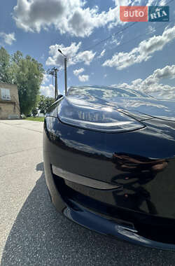 Седан Tesla Model 3 2021 в 
