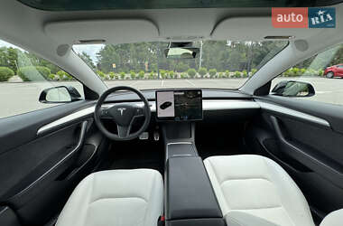 Седан Tesla Model 3 2021 в 