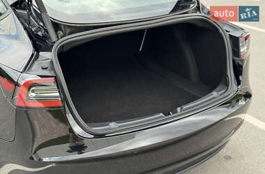 Седан Tesla Model 3 2021 в 