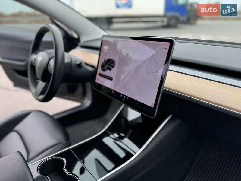 Седан Tesla Model 3 2019 в Киеве