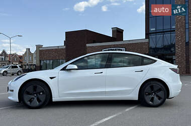 Седан Tesla Model 3 2023 в 