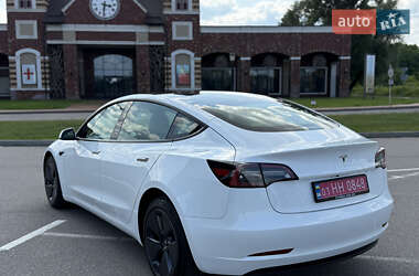Седан Tesla Model 3 2023 в 