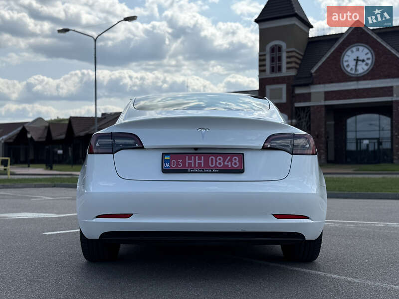 Седан Tesla Model 3 2023 в Киеве