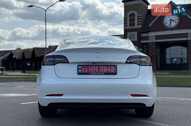 Седан Tesla Model 3 2023 в 