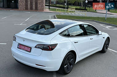 Седан Tesla Model 3 2023 в 