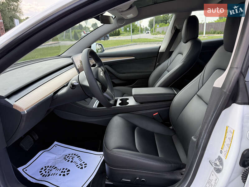 Седан Tesla Model 3 2023 в Киеве