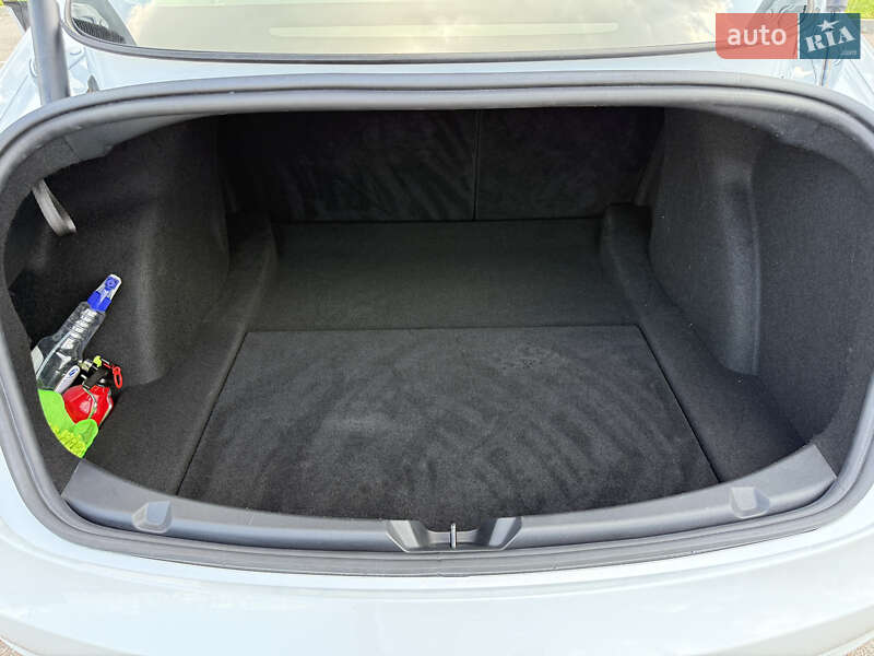 Седан Tesla Model 3 2023 в Киеве