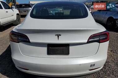 Седан Tesla Model 3 2020 в 