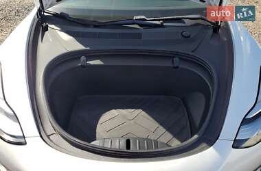 Седан Tesla Model 3 2020 в 