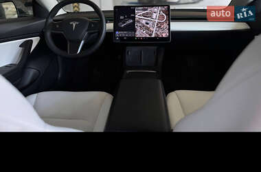 Седан Tesla Model 3 2020 в 