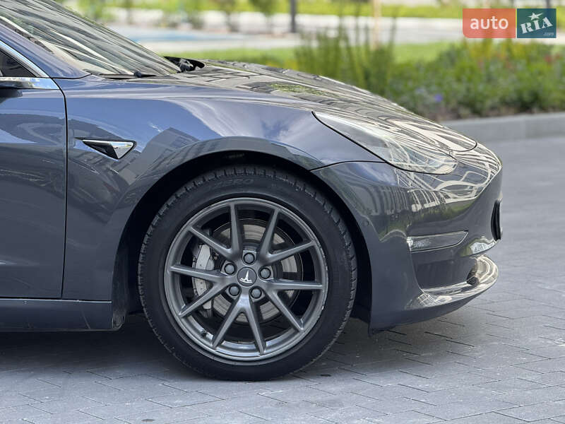 Седан Tesla Model 3 2019 в Ивано-Франковске