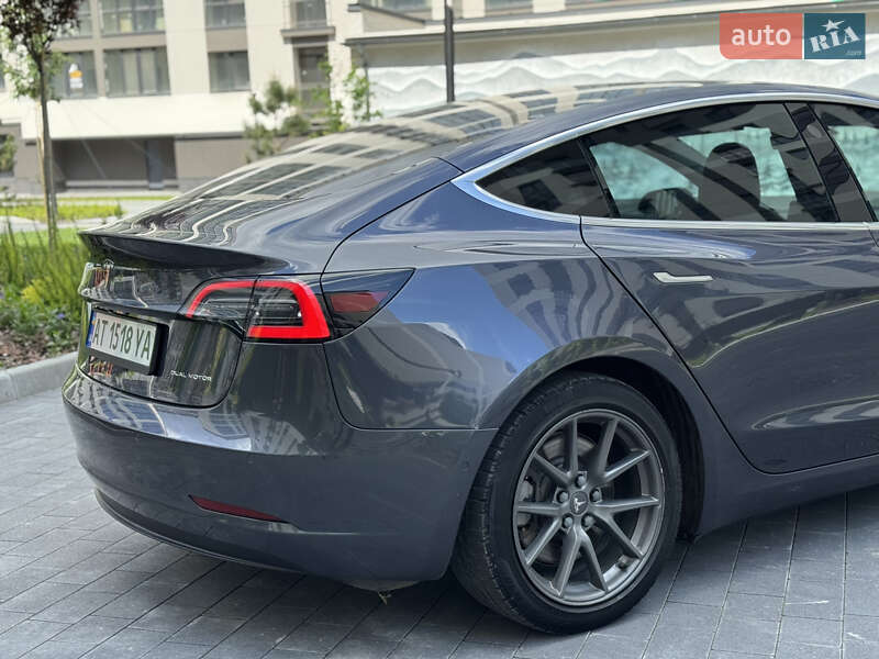 Седан Tesla Model 3 2019 в Ивано-Франковске