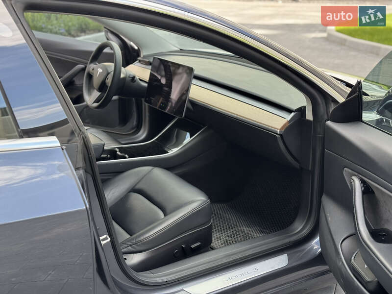 Седан Tesla Model 3 2019 в Ивано-Франковске