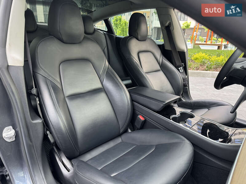 Седан Tesla Model 3 2019 в Ивано-Франковске