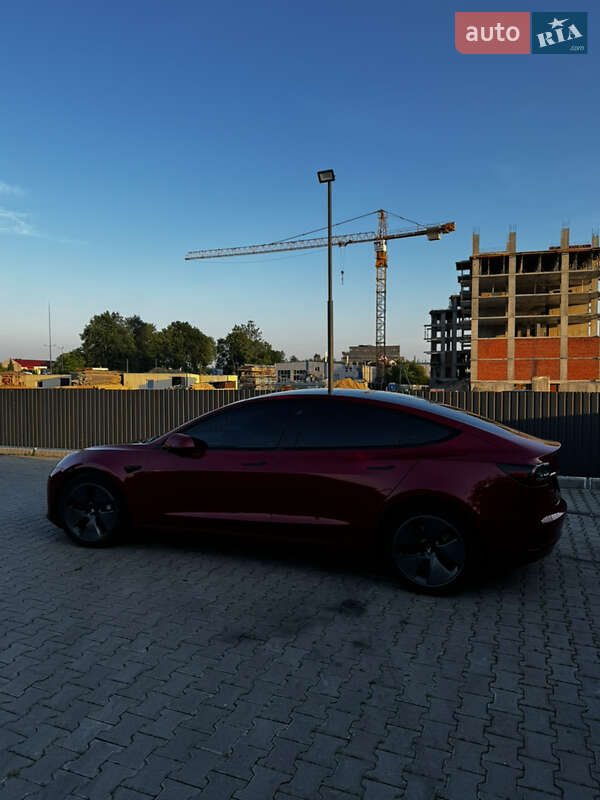 Седан Tesla Model 3 2021 в Львове