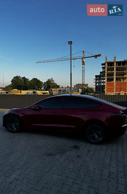 Седан Tesla Model 3 2021 в 