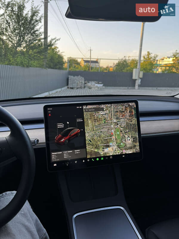 Седан Tesla Model 3 2021 в Львове