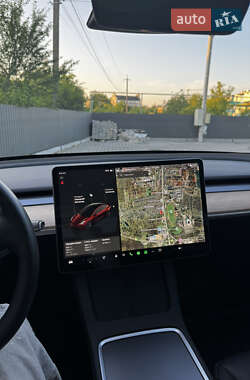 Седан Tesla Model 3 2021 в 