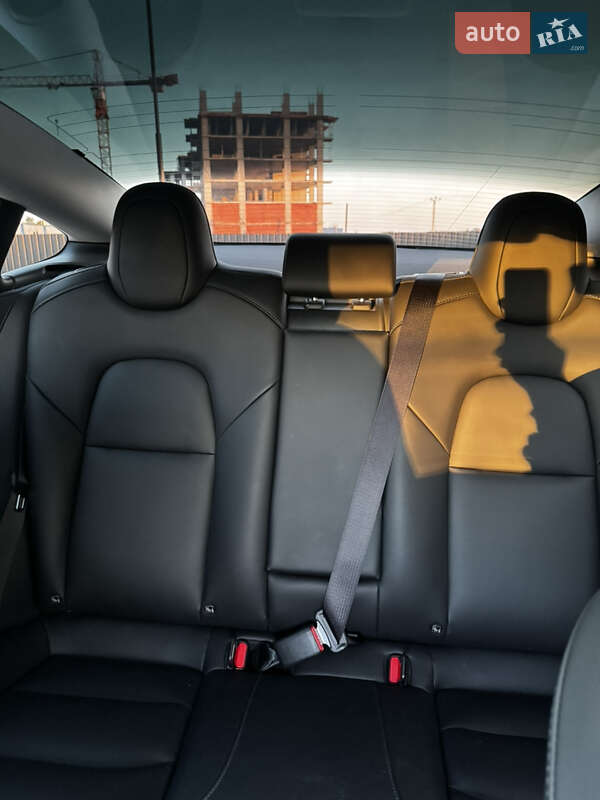 Седан Tesla Model 3 2021 в Львове