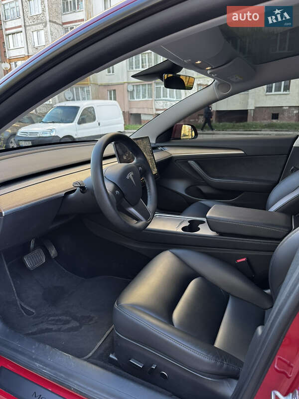 Седан Tesla Model 3 2021 в Львове